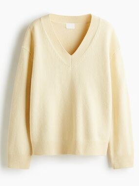 💌 A104-SS H&M Oversized V-Neck Sweater
